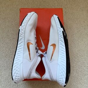 Women's Nike Revolution 5 Flyease, size 8, light violet/metallic copper.